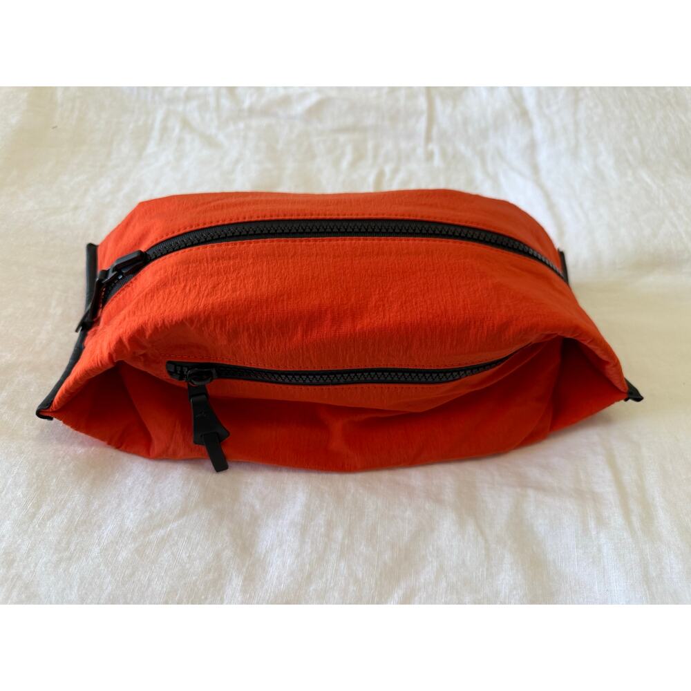 Bottega Veneta | Black Calfskin Leather Hidrology Zip Pouch | Travel Bag Case - Picture 11 of 15